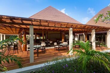 استراحتگاه Kurumba Maldives