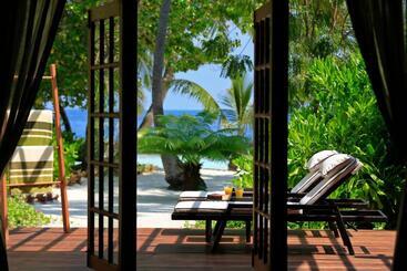 استراحتگاه Kurumba Maldives