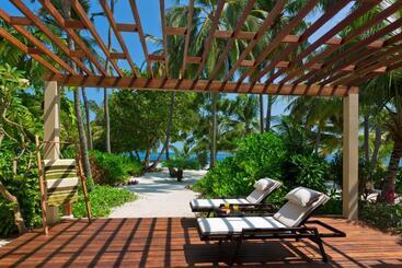 استراحتگاه Kurumba Maldives