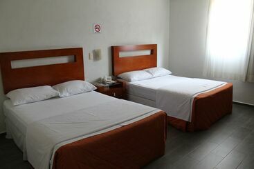 هتل Hi Huasteca Inn