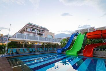 Crystal De Luxe Resort & Spa   All Inclusive