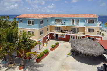 Den Laman Condominiums