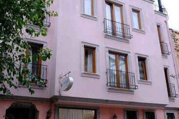 هتل Agora Guesthouse