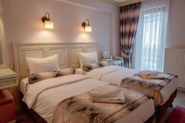 هتل Agora Guesthouse