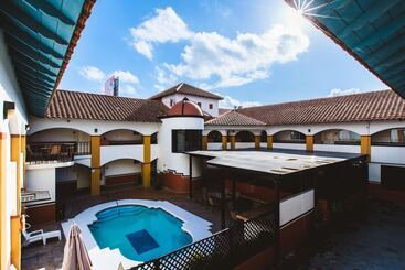 هتل Del Mar Inn Playas