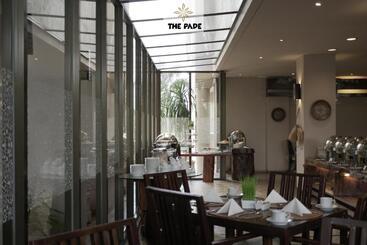هتل The Pade