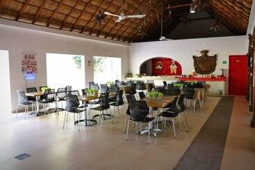 هتل Zar Manzanillo