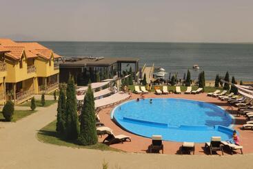 هتل Best Western Bohemian Resort