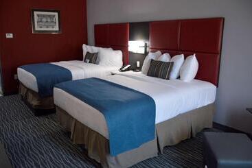 בית מלון כפרי Best Western Plus Sherwood Park Inn & Suites