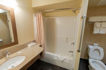 هتل Camrose Resort Casino
