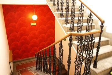 هتل Cracow Old Town Guest House