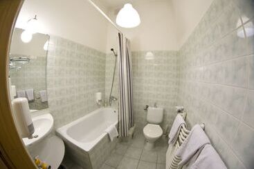 هتل Cracow Old Town Guest House