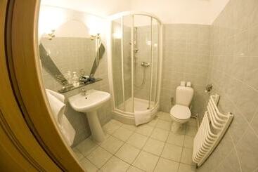 هتل Cracow Old Town Guest House