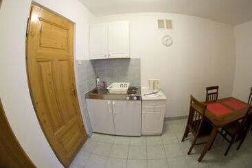 هتل Cracow Old Town Guest House