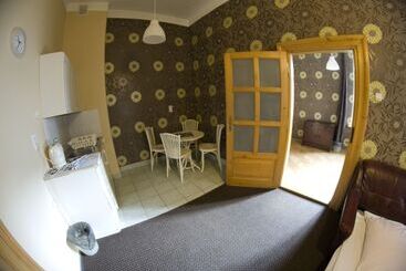 هتل Cracow Old Town Guest House