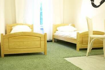 هتل Cracow Old Town Guest House
