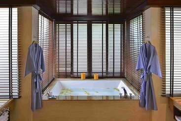 هتل Gaya Island Resort