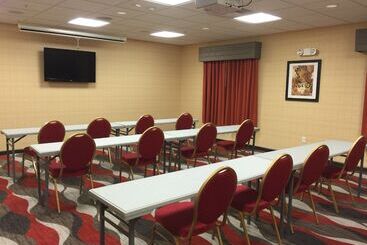 هتل Holiday Inn Express And Suites   Bradford, An Ihg