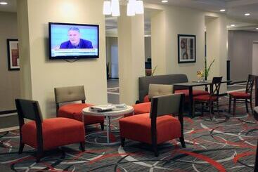 هتل Holiday Inn Express And Suites   Bradford, An Ihg