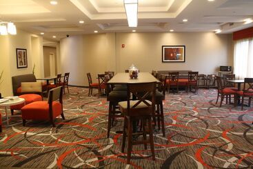 هتل Holiday Inn Express And Suites   Bradford, An Ihg