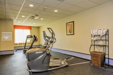 هتل Holiday Inn Express And Suites   Bradford, An Ihg