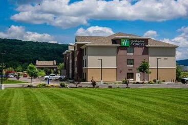 هتل Holiday Inn Express And Suites   Bradford, An Ihg