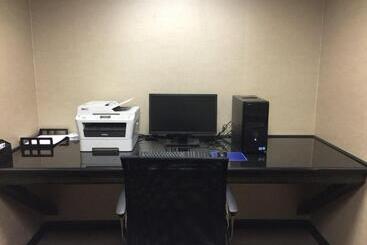 هتل Holiday Inn Express And Suites   Bradford, An Ihg