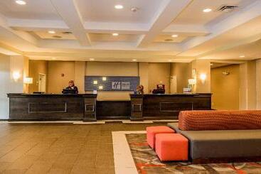 هتل Holiday Inn Express And Suites   Bradford, An Ihg