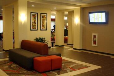 هتل Holiday Inn Express And Suites   Bradford, An Ihg