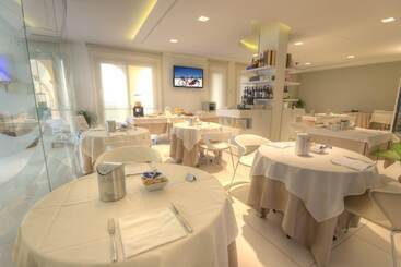 Life Hotel Seaview & Spa