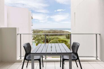 בית מלון כפרי Ramada By Wyndham Marcoola Beach
