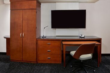 هتل Courtyard By Marriott Calgary Airport