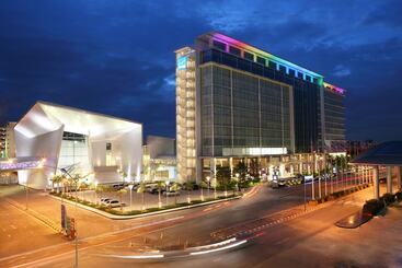 Novotel Bangkok Impact