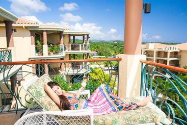 هتل Clarion Suites Roatan At Pineapple Villas