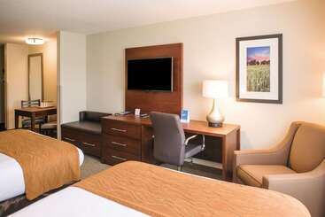 هتل Comfort Inn & Suites