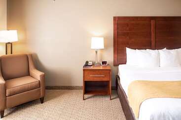 هتل Comfort Inn & Suites