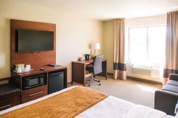 هتل Comfort Inn & Suites