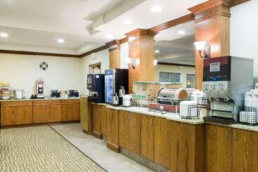 هتل Comfort Inn & Suites