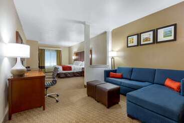 هتل Comfort Suites