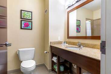 هتل Comfort Suites