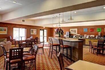 هتل Comfort Suites