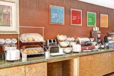 هتل Comfort Suites