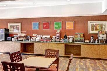 هتل Comfort Suites
