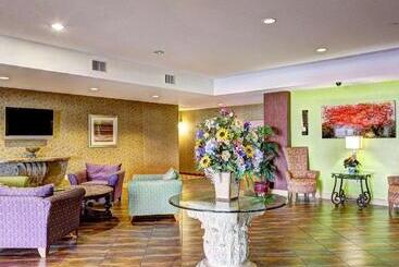 هتل Comfort Suites
