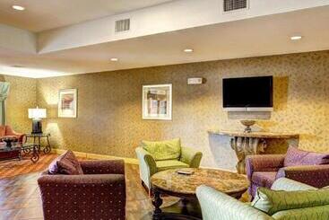 هتل Comfort Suites