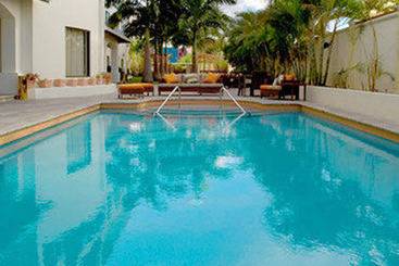 هتل Courtyard By Marriott Port Of Spain