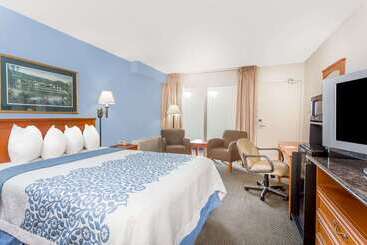 Hotel Days Inn By Wyndham Cedar Falls University Plaza