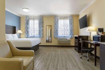 هتل Days Inn & Suites By Wyndham Dfw Airport South Euless