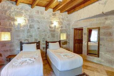 هتل Dervish Cave House & Restaurant