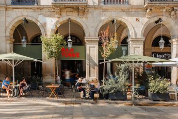 هتل Do Plaça Reial Powered By Sonder